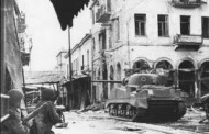 5 δεκέμβρη 1944: για μια ακόμα φορά ο δολοφόνος παπανδρέου μακελεύει τον αθηναϊκό λαό.