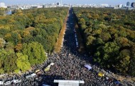 το παλιό πεθαίνει, το νέο δεν έχει γεννηθεί ακόμα